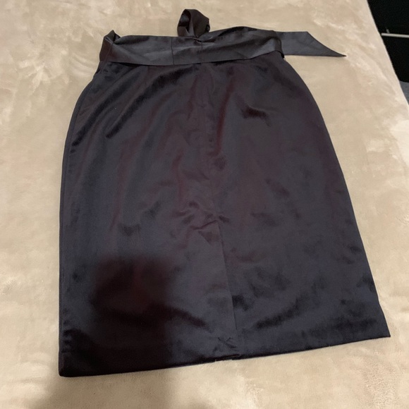 Black skirt with belt . Size 12 . - Picture 3 of 5